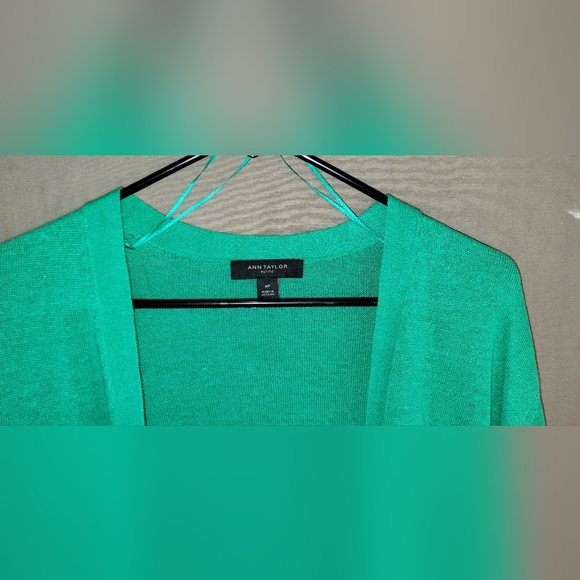 BRIGHT GREEN RUANA FROM ANN TAYLOR PETITE ~ SIZE MP (MEDIUM PETITE) - Picture 10 of 11